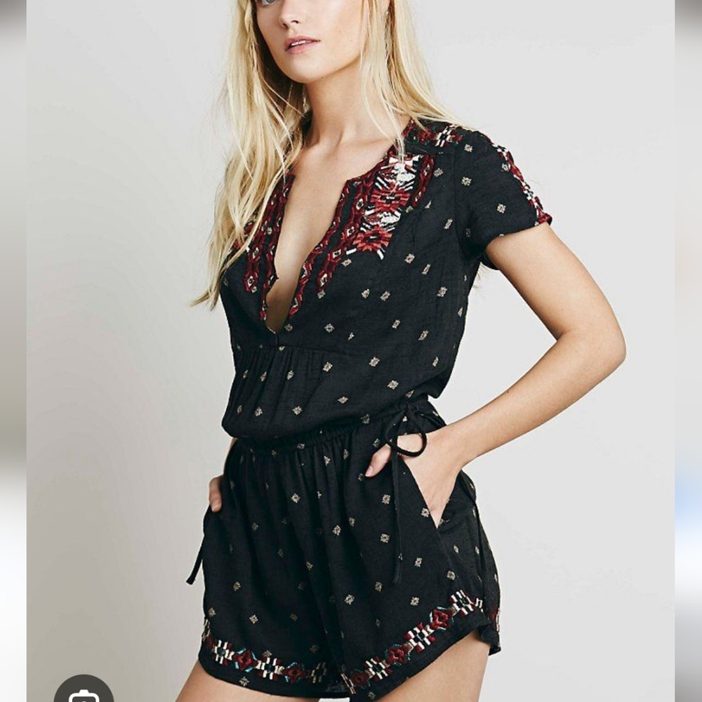 Free People Song For You Embroidered Boho Romper Size XS Beach Coastal